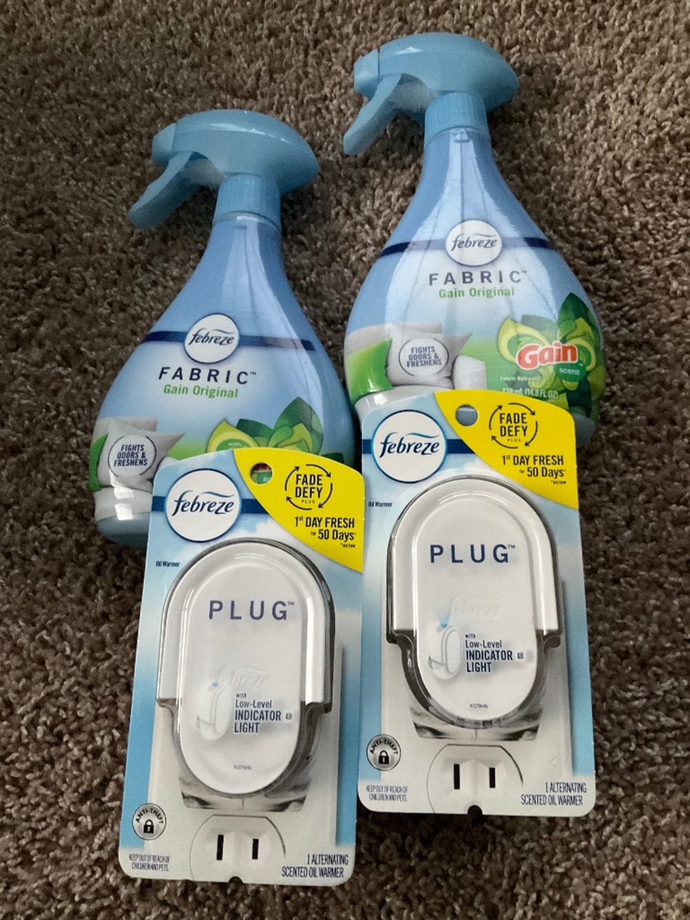 4-PC Febreze Bundle 2-Frebreze Gain Fabric Sprays, 2-Febreze Plugin